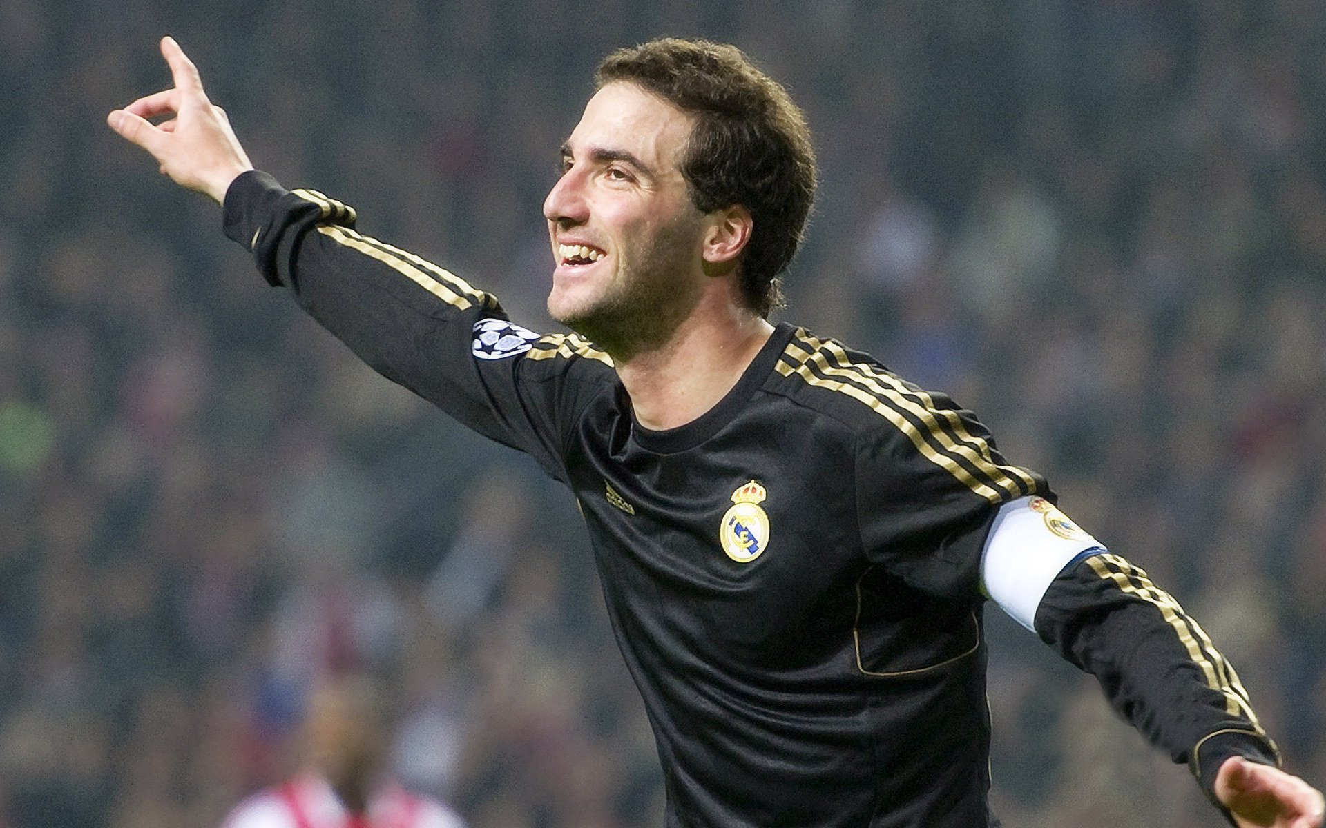 哥伦比亚骑手玛丽亚·阿庞特在2024年巴黎奥运会盛装舞步比赛中以“Lord of the Dance”马匹获得第30名,表现稳定。