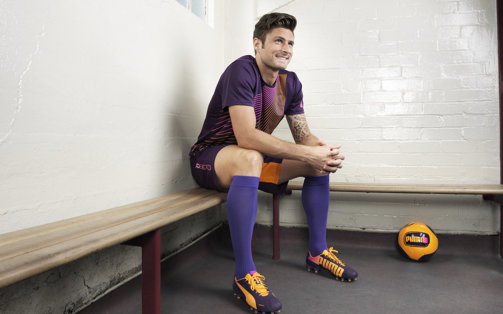 球员是否通过提前压上控制反击线路形成反包夹