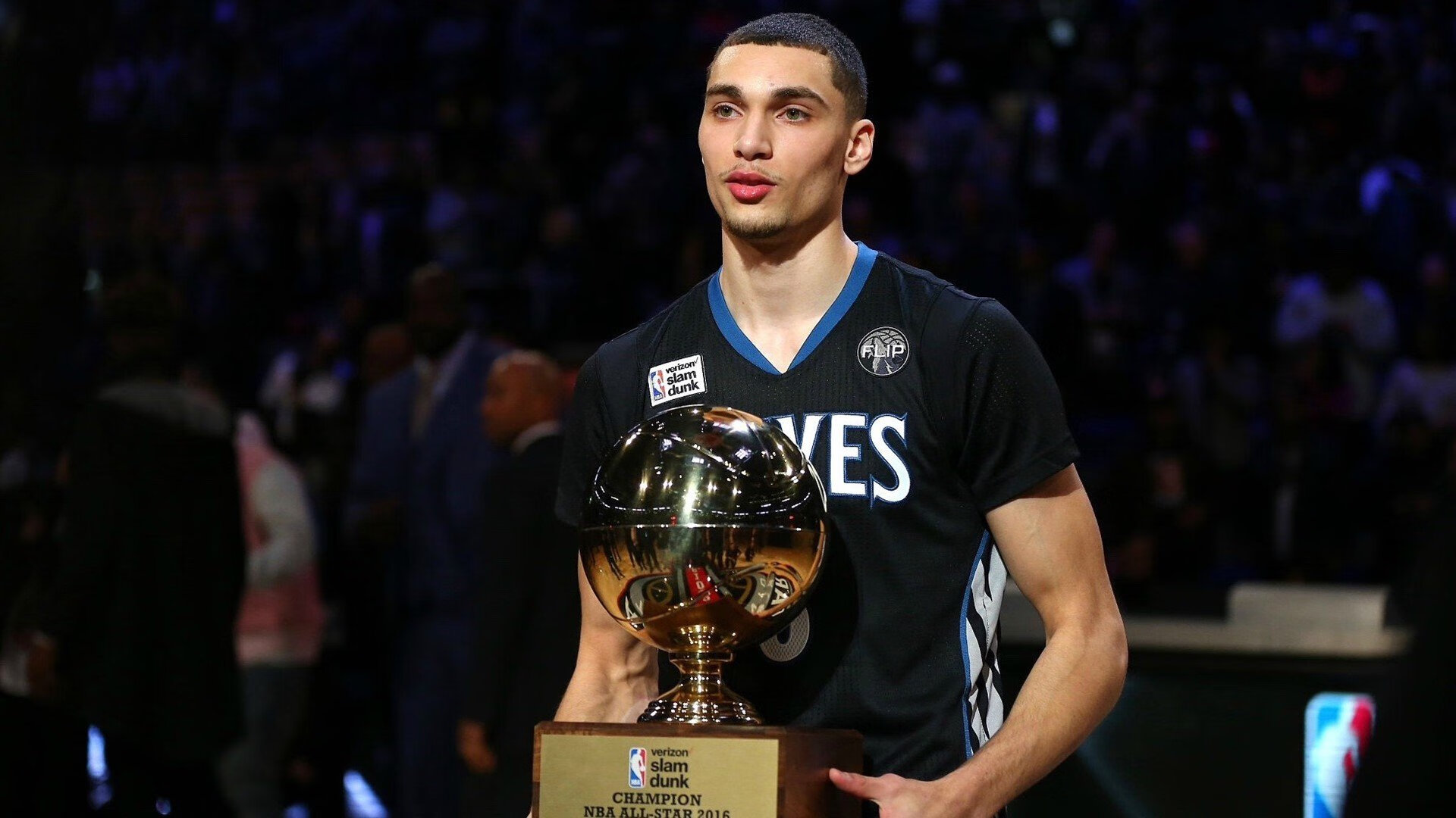 维拉中路渗透和边路突击形成进攻维度,维拉阵型