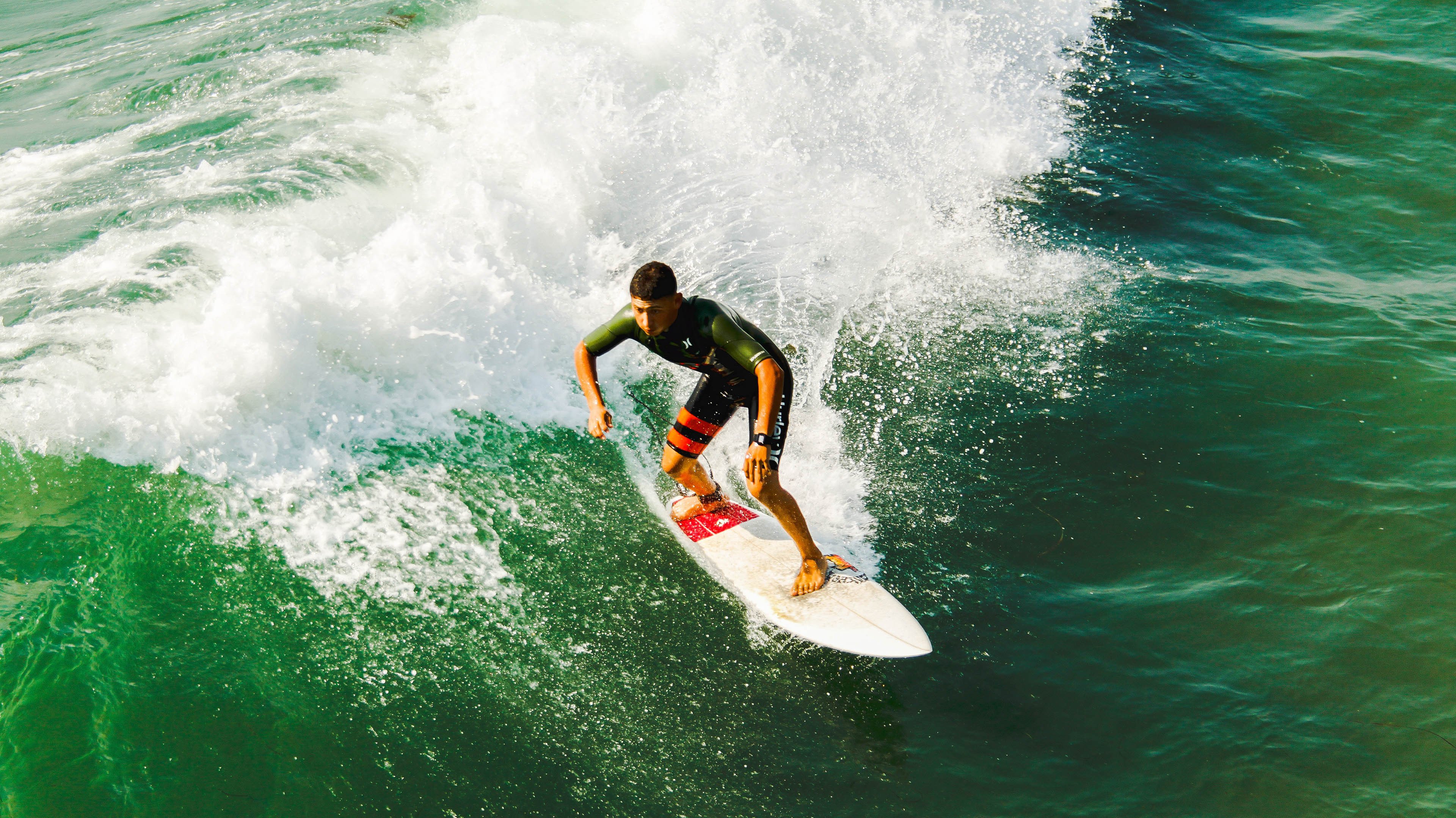 爱游戏体育-卡普尔的全能表现与爆发力，帮助袋鼠队占据攻守优势，卡普尔1000个名字