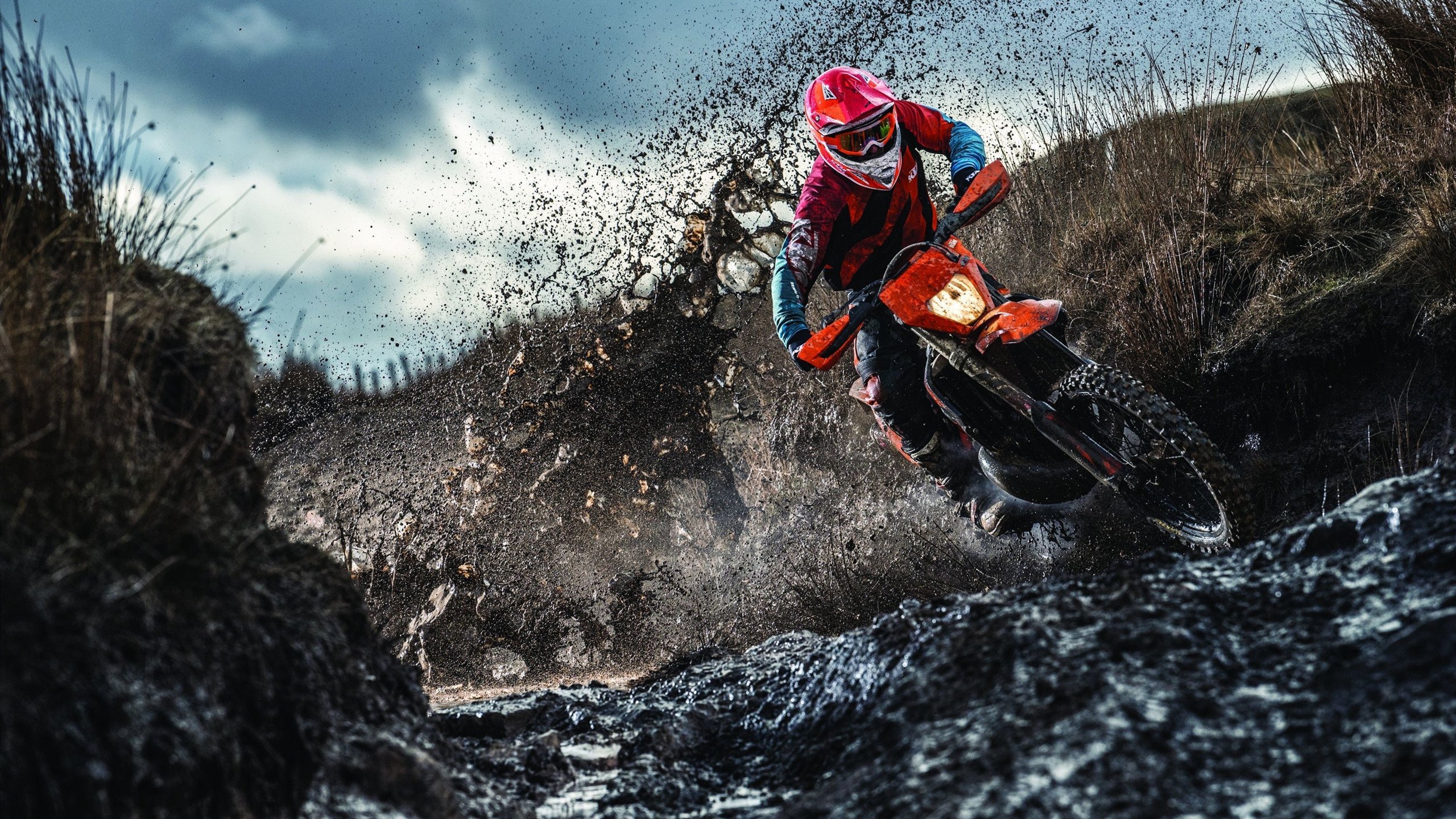 “超速狂飙：直线冲刺瞬间震撼全场”，超级跑车直线加速赛