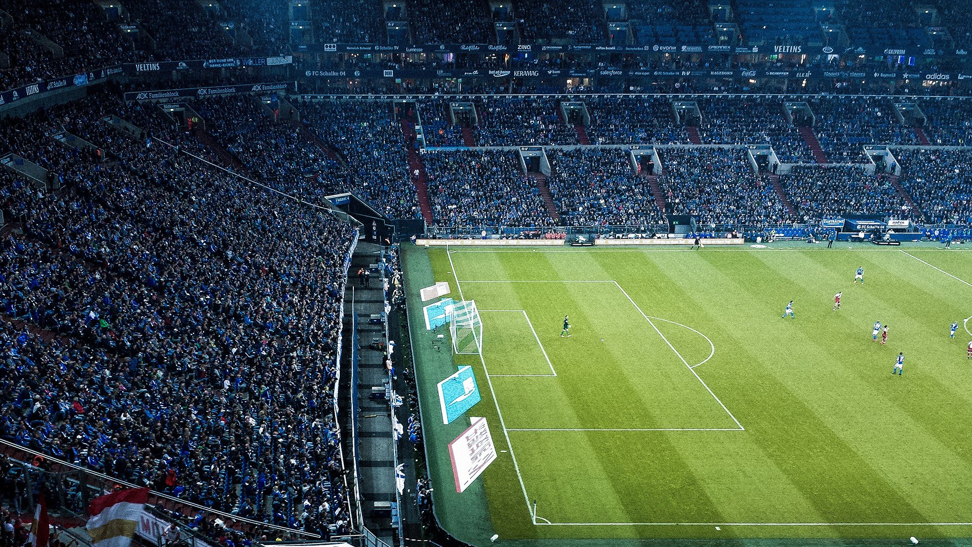 爱游戏中国-欧冠比赛的“幕后英雄”：教练与球员的默契配合，欧冠角色